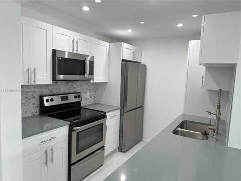 450 NW 20th St, Boca Raton, FL 33431