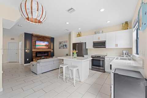 3370 W 106th Ter, Hialeah, FL 33018