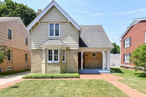5159 N Santa Monica Blvd, Whitefish Bay, WI 53217