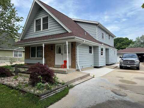 5270 S 26th St, Milwaukee, WI 53221