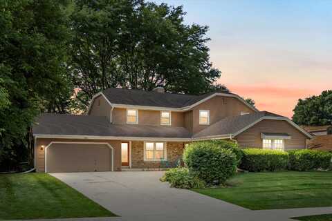 1815 Stardust Dr, Waukesha, WI 53186