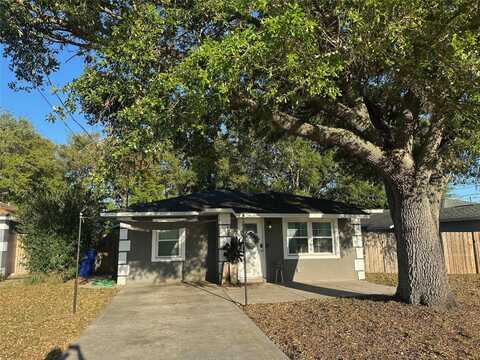 806 N JOANNA AVENUE, TAVARES, FL 32778