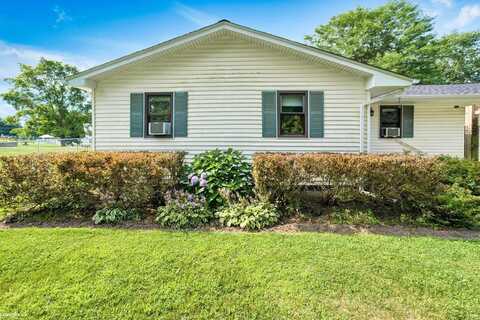 655 W Davison Lake, Oxford, MI 48371