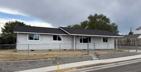 213 SW H Street, Madras, OR 97741