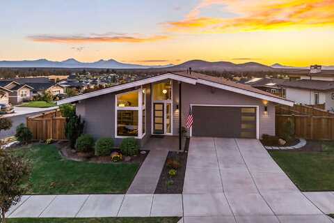 3573 SW 44th Street, Redmond, OR 97756