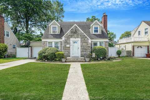 662 Rose Boulevard, Baldwin, NY 11510