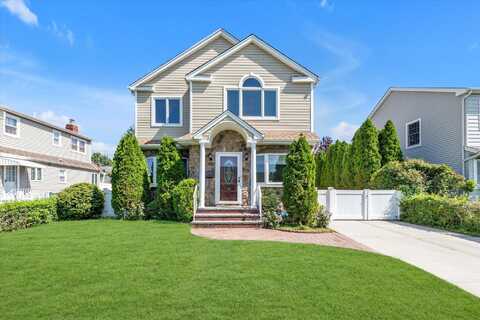 30 Churchill Drive, New Hyde Park, NY 11040