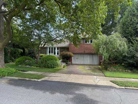 19 Clearland Road, Syosset, NY 11791