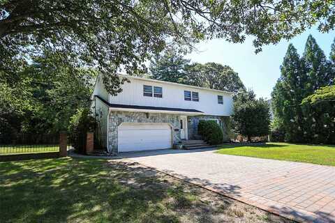 4 Terry Court, North Babylon, NY 11703