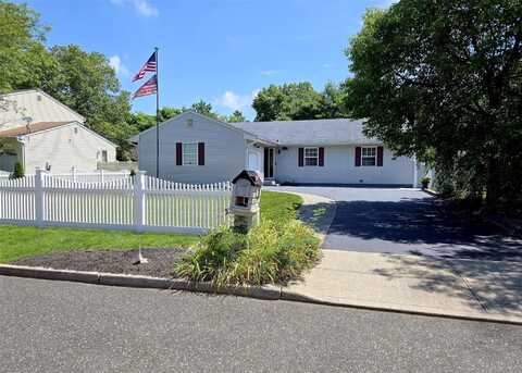 7 Sunset Drive, Bellport, NY 11713