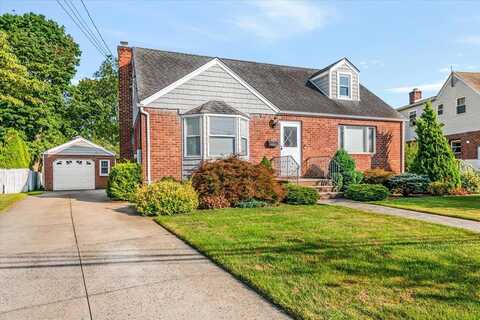 10 Greenville Court, East Rockaway, NY 11518