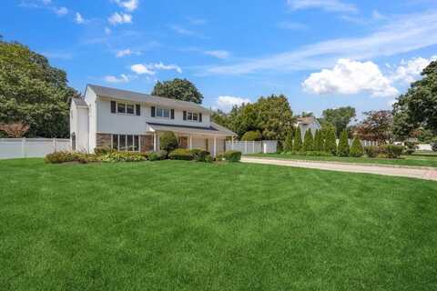 4 Klaibar Lane, East Northport, NY 11731