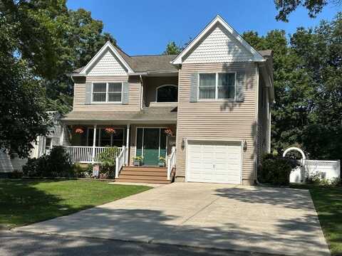 29 Bailey Avenue, Babylon, NY 11702