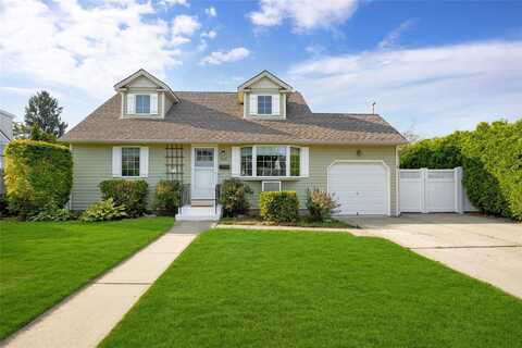 203 N Pine Street, Massapequa, NY 11758