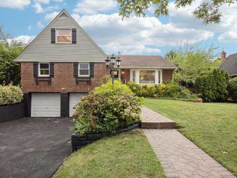 898 Baldwin Drive, Westbury, NY 11590