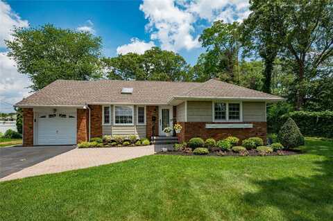24 Thistle Lane, Kings Park, NY 11754