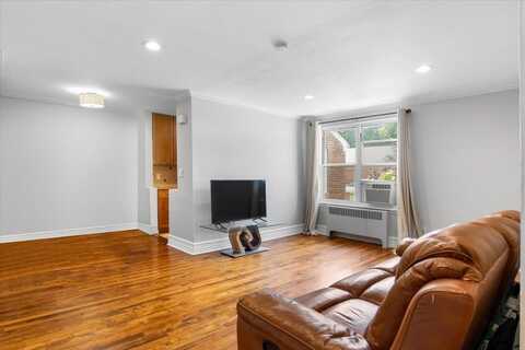 77 Edwards Street, Roslyn Heights, NY 11577