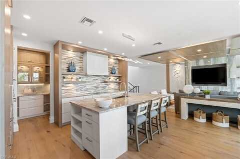 121 Barefoot, BONITA SPRINGS, FL 34134