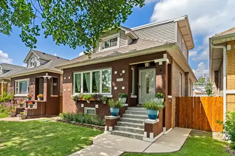 5532 W Roscoe Street, Chicago, IL 60641