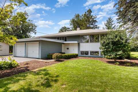 29 Robin Hill Drive, Naperville, IL 60540