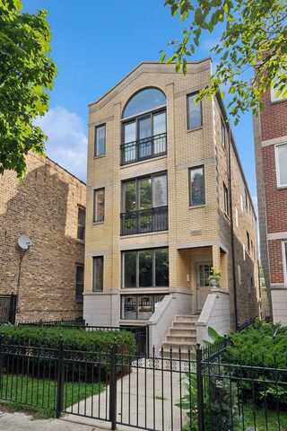 3041 N Racine Avenue, Chicago, IL 60657