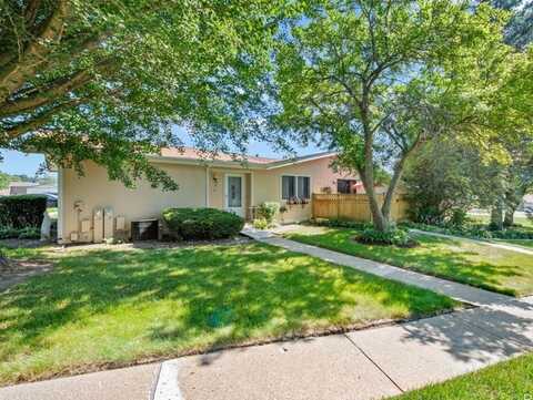 4716 W Oakwood Drive, McHenry, IL 60050