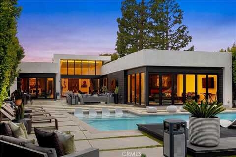 7139 Macapa Drive, Los Angeles, CA 90068