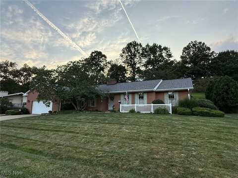 1242 Lakeview Road NW, New Philadelphia, OH 44663
