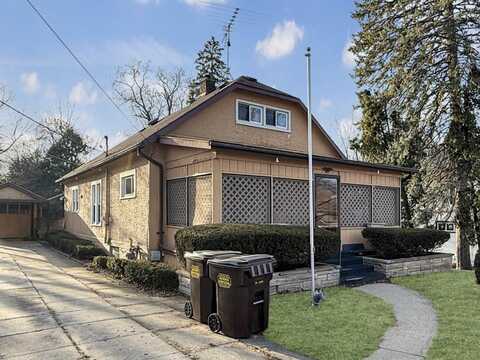 52 North Mernitz Avenue, Freeport, IL 61032