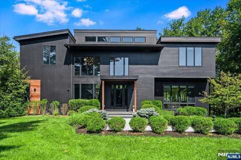 176 Edson Terrace, Franklin Lakes, NJ 07417
