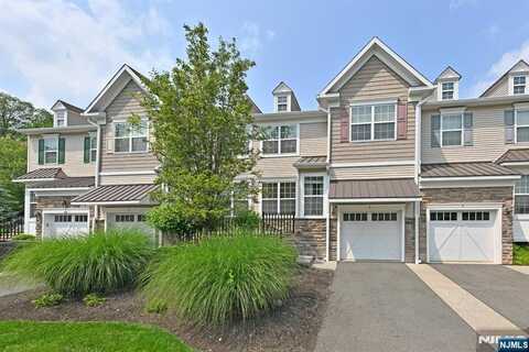 6 Masterson Court, Waldwick, NJ 07463