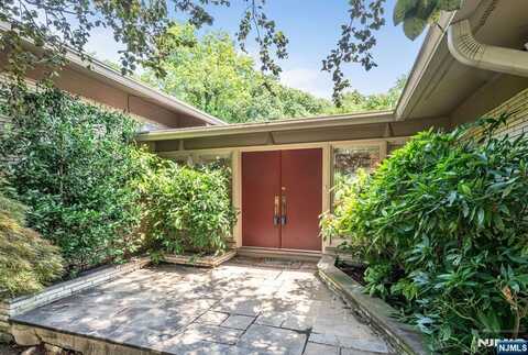 33 Ridge Road, Hawthorne, NJ 07506