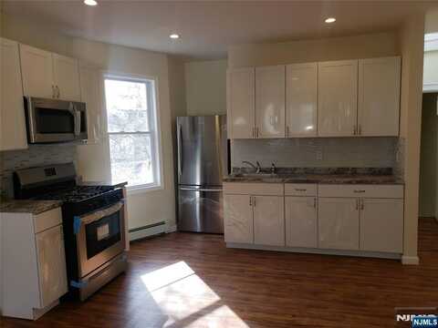 118 Fort Lee Road, Teaneck, NJ 07666