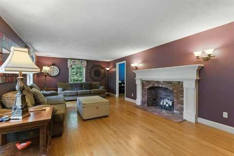 207 Oak Ridge Rd, Plaistow, NH 03865