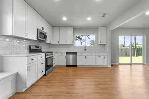 414 Hallmark Drive, Arlington, TX 76011