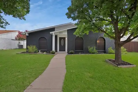 1806 Natchez Court, Grand Prairie, TX 75052