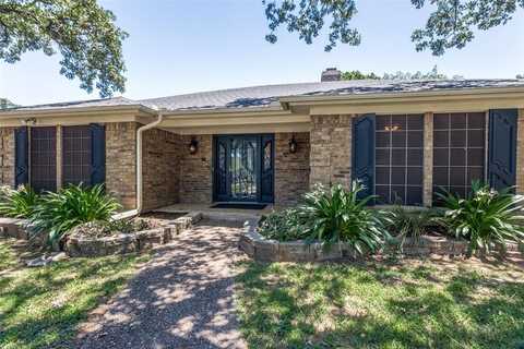 801 Larkspur Lane, Fort Worth, TX 76112
