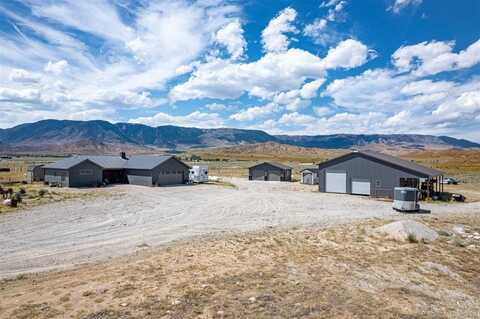 5 Cowboy Dr, Clark, WY 82435