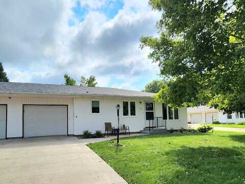 1130 1st Ave SE, Sioux Center, IA 51250