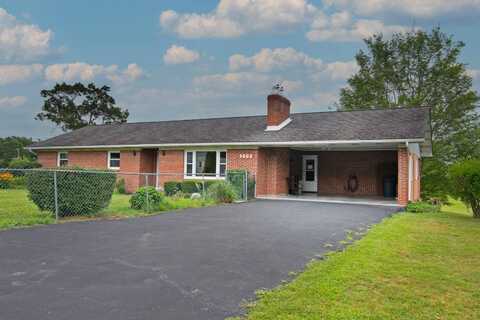 3602 True Road, Hinton, WV 25951