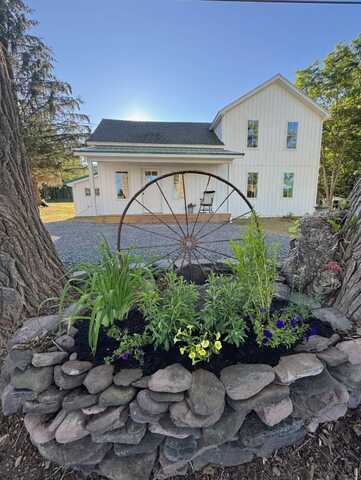 8 Don Irwin Rd, Prattsville, NY 12468