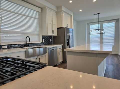 8801 Eton Ave, Canoga Park, CA 91304