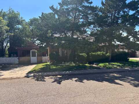 208 2nd Street, Farwell, TX 79325