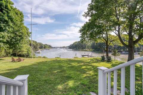 52 S Midway Rd, Shelter Island, NY 11964