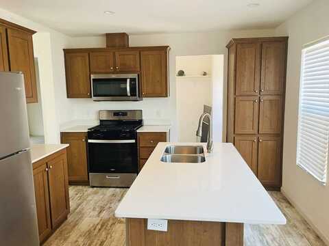 533 Sullivan St, Coalinga, CA 93210