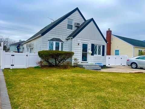 278 Devonshire Dr, New Hyde Park, NY 11040