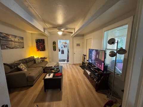 945 Crescent Lake Dr N, Saint Petersburg, FL 33701