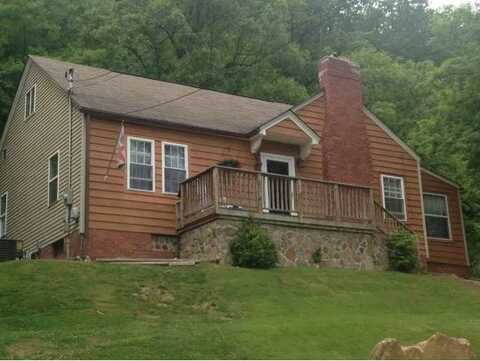 130 Oakwood Avenue, Pineville, WV 24874