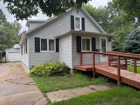 704 East 7th Avenue, Redfield, SD 57469