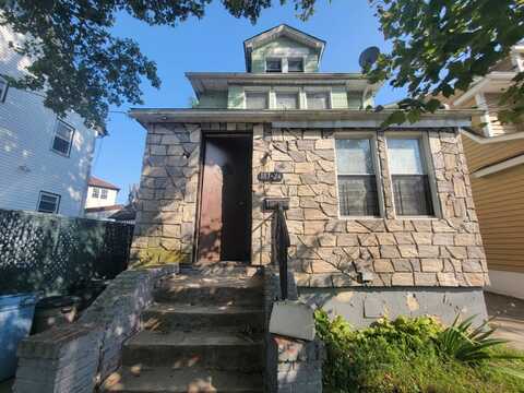 18724 Tioga Dr, Saint Albans, NY 11412